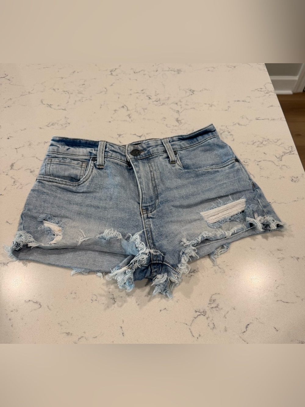 Kut from the Kloth Jane High Rise Light Blue Frayed Denim Shorts. Size 0